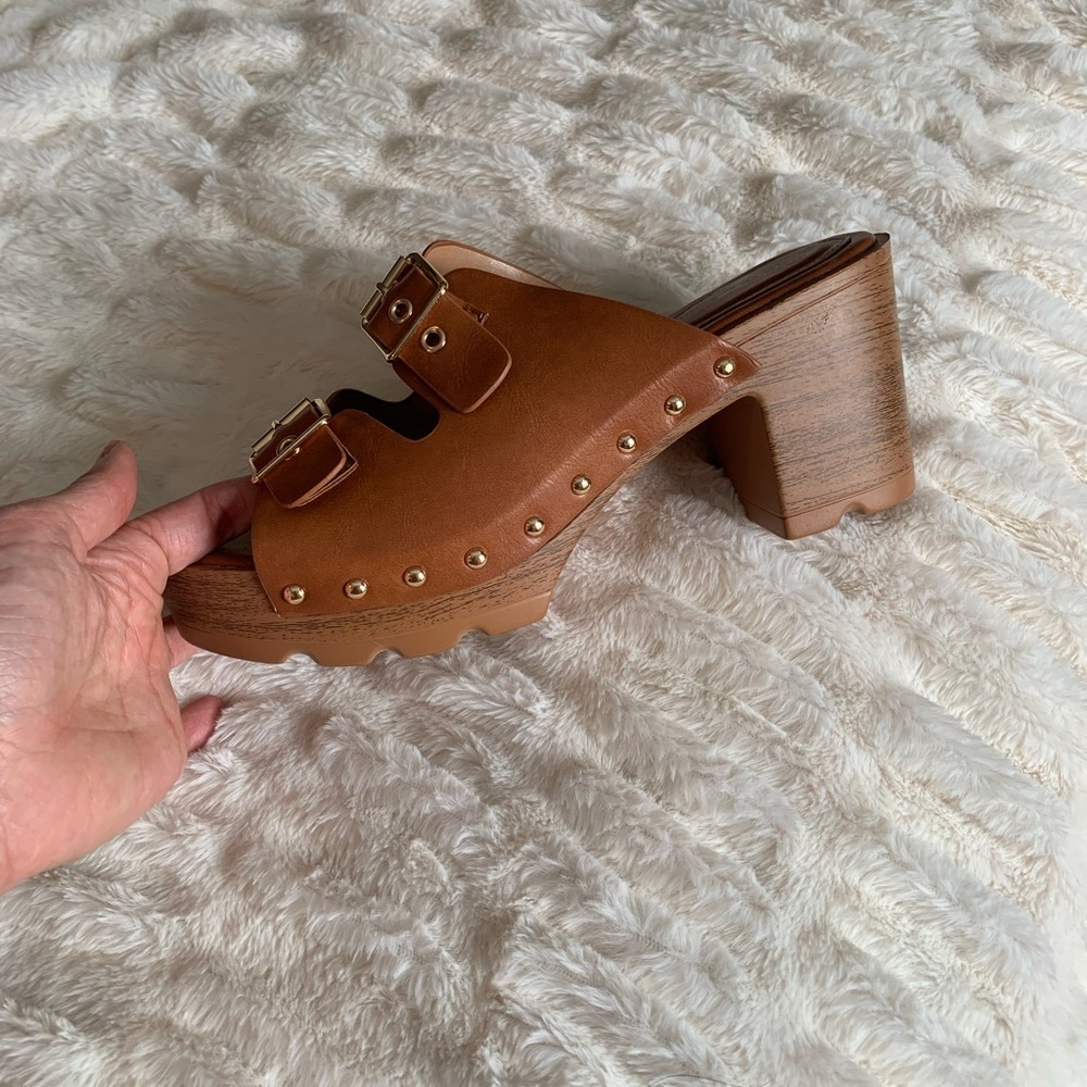 BCBG casual heeled sandals, only worn once!